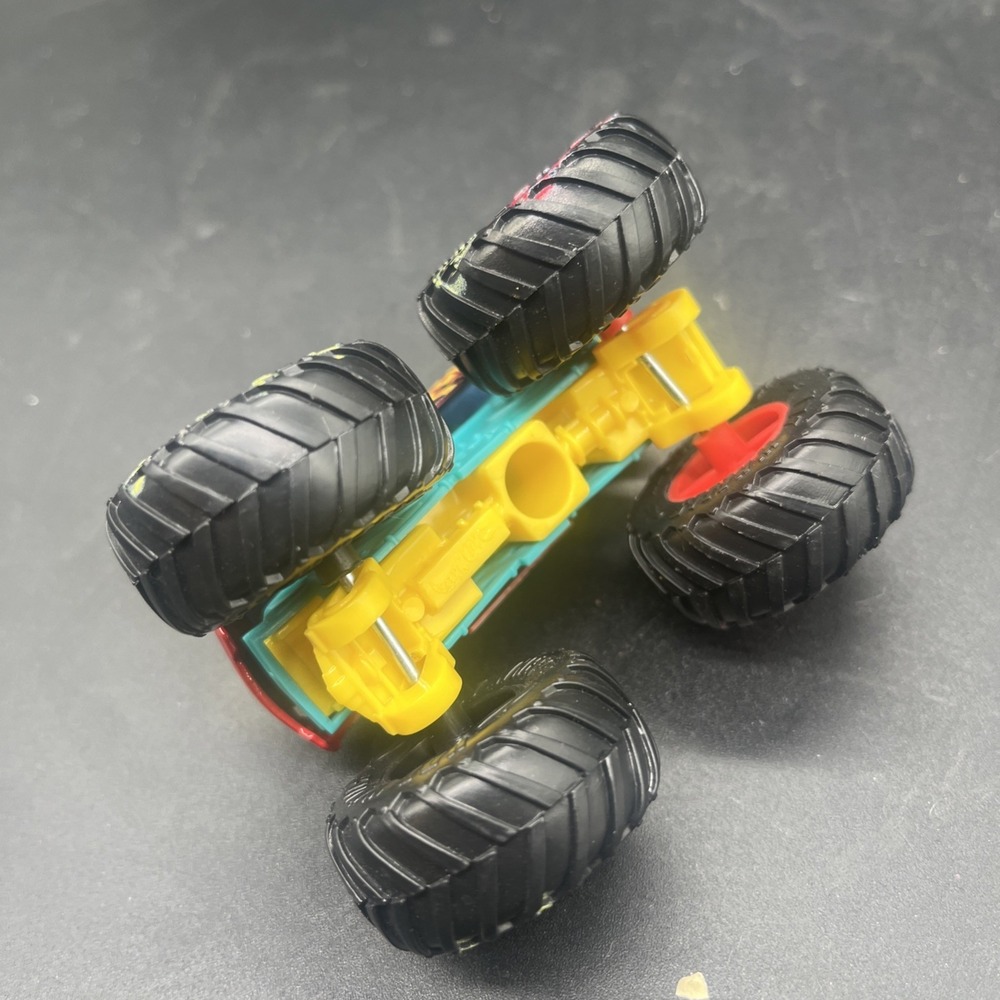 Hot Wheels Demo Derby Graffiti Monster Truck 1:64 - Picture 5 of 10